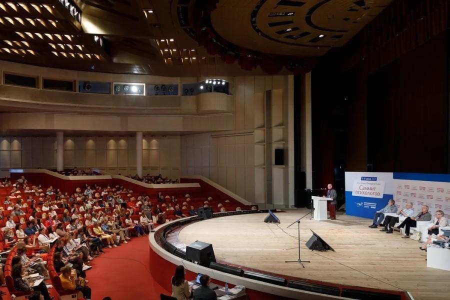 Преподаватели Академии приняли участие в Саммите психологов