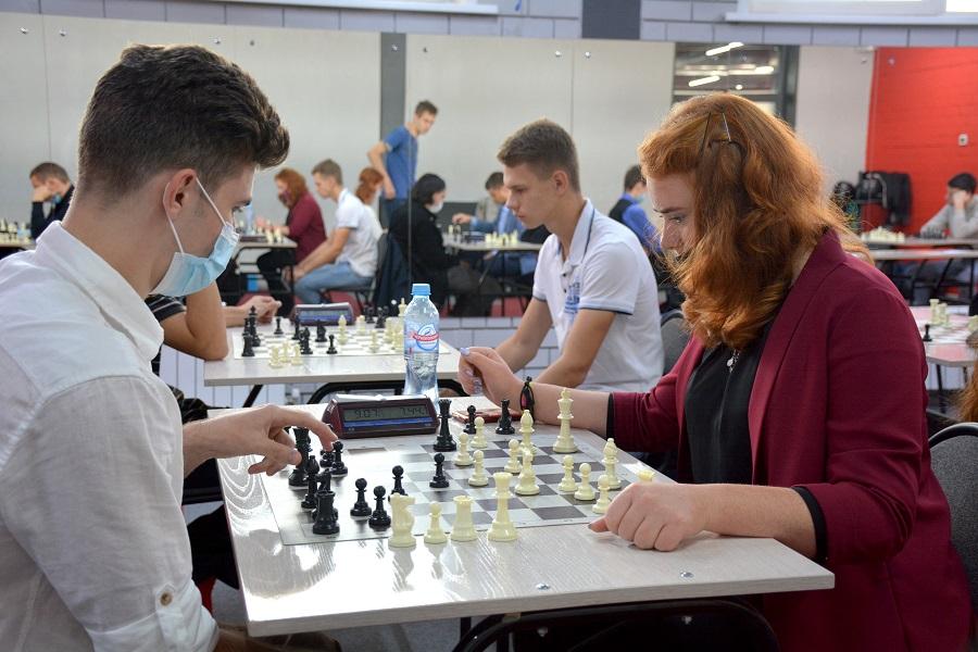 Шах и мат: в Академии прошёл отборочный турнир по шахматам