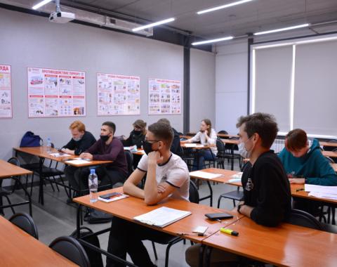 Академия приняла первый тур Сибирской лиги дебатов