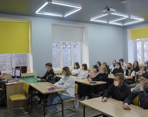 Продолжается серия консультаций по подготовке к ЕГЭ по русскому языку