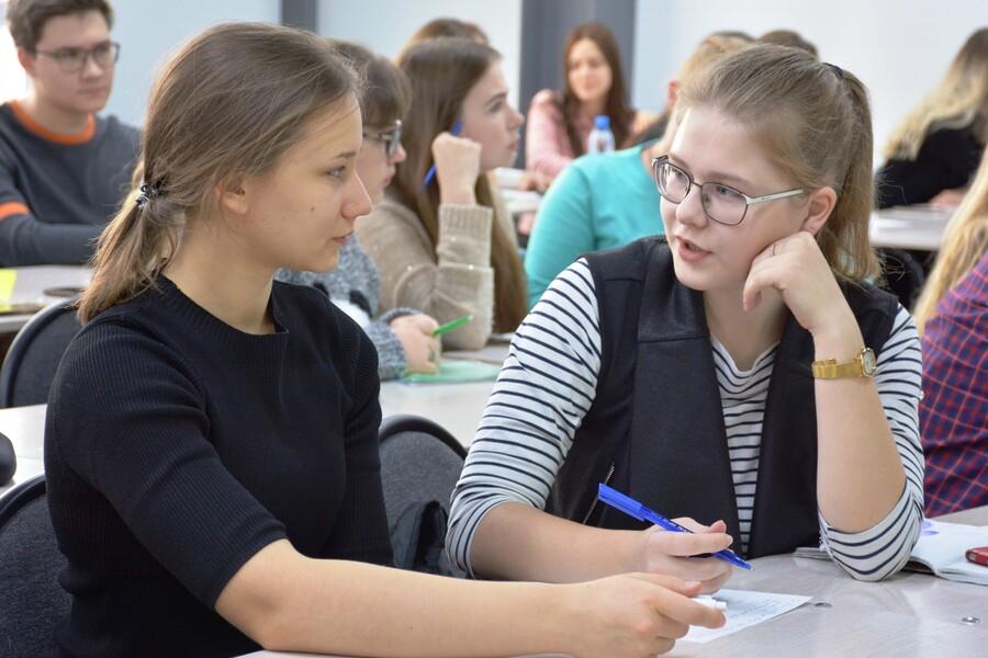 Приглашаем школьников на консультацию по подготовке к ЕГЭ по обществознанию