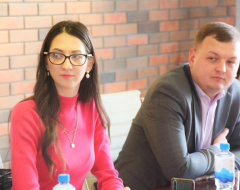В Барнауле обсудили вызовы и перспективы профессии медийщика