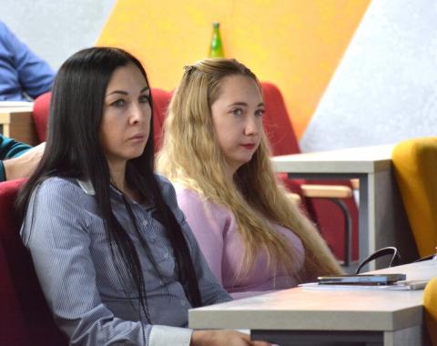 Слушатели изучают эффективность государственного управления на курсах Академии