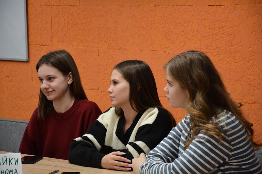 Студенты – экономисты провели профессиональный праздник с пользой