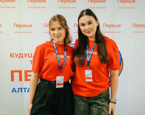Будущее за нами: студентки Академии на муниципальном форуме в Новоалтайске
