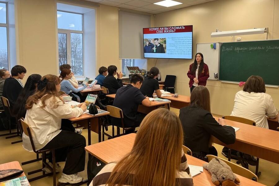 Студенты «Юридической клиники» проводят лектории о профилактике вредных привычек в школах