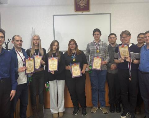 Студенты Академии сразились на Новогоднем турнире по шашкам