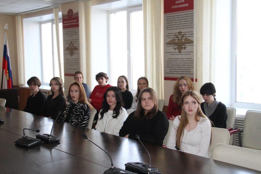 Студенты Академии узнали секреты криминалистики МВД