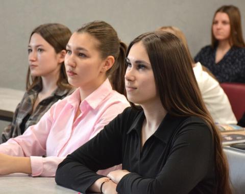 Профилактика экстремизма: встреча студентов Алтайского филиала РАНХиГС с представителем МВД