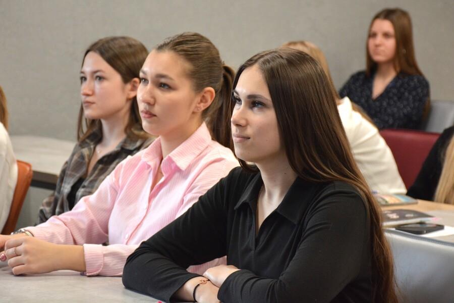 Профилактика экстремизма: встреча студентов Алтайского филиала РАНХиГС с представителем МВД