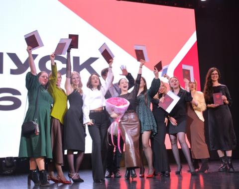 Выпускники Алтайского филиала РАНХиГС получили дипломы магистра