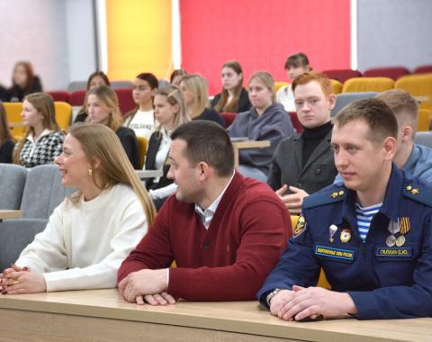 «Несломленные»: встреча студентов с героями СВО в Алтайском филиале РАНХиГС
