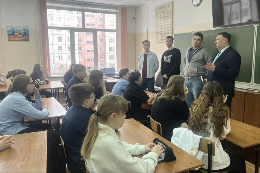 Студенты Академии помогут обучающимся гимназии познакомить пожилых людей с цифровыми технологиями