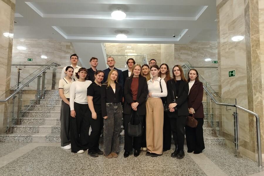 Студенты Президентской академии изучили работу законодательной власти Алтайского края