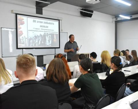 Помним о страшных событиях: лекция в честь Международного дня освобождения узников