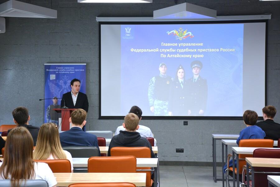 Профориентационные встречи: студенты узнали о карьере в службе судебных приставов