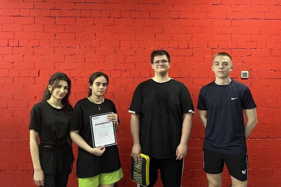 Победа в товарищеском матче по настольному теннису