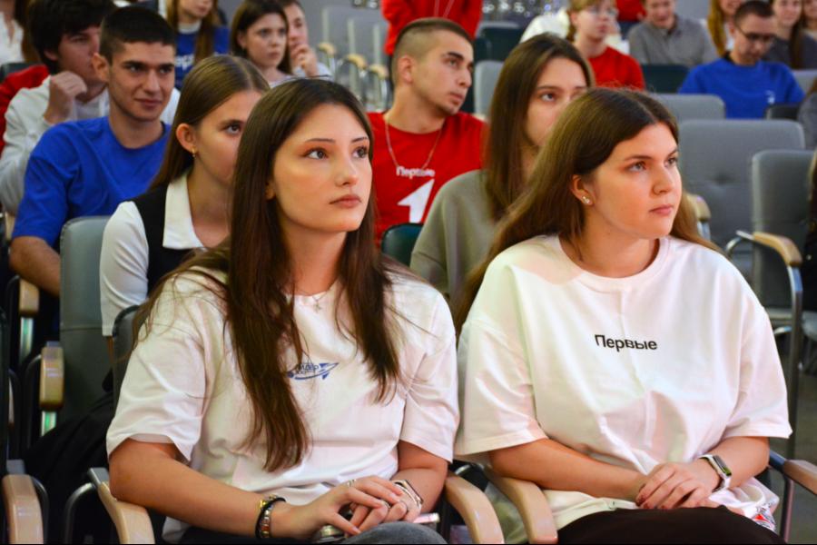 В Алтайском филиале Президентской академии отметили значимую дату для первичного отделения Движения Первых