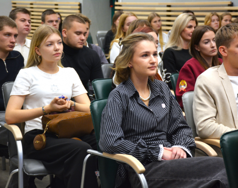 Сотрудники и студенты Алтайского филиала Президентской академии завершили обучение по программе «Проводники смыслов. Новый маршрут»