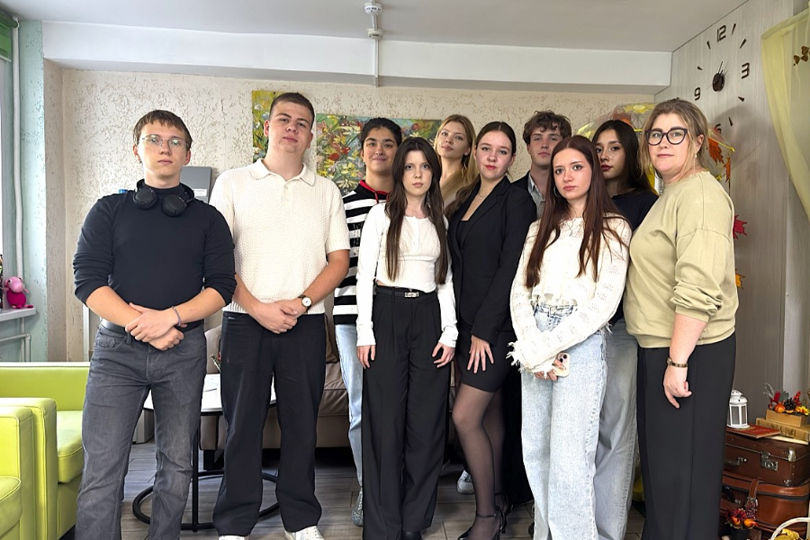 Волонтеры Алтайского филиала РАНХиГС провели урок цифровой грамотности в Комплексном центре соцобслуживания
